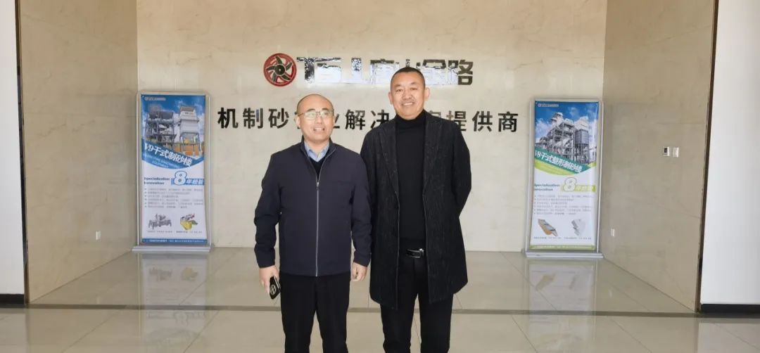 山東省砂石協(xié)會(huì )專(zhuān)職副秘書(shū)長(cháng)陳文蒞臨唐山金路，考察特細砂制砂樓